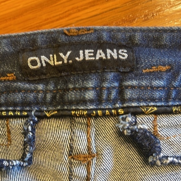 Only edge premium edition low rise  capri jeans sz 28 with embellishments - Picture 15 of 16